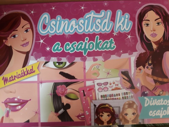 Csinosítsd ki a csajokat - Divatos csajok matricákkal